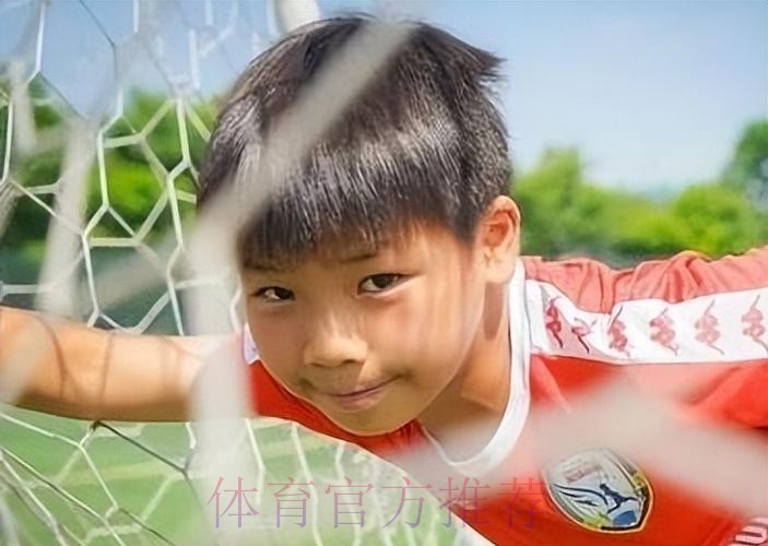 赞！中国小将姜景祺随狼堡U17梯队夺得国际赛冠军